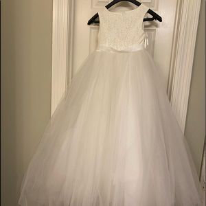 White David’s bridal girls dress size 8